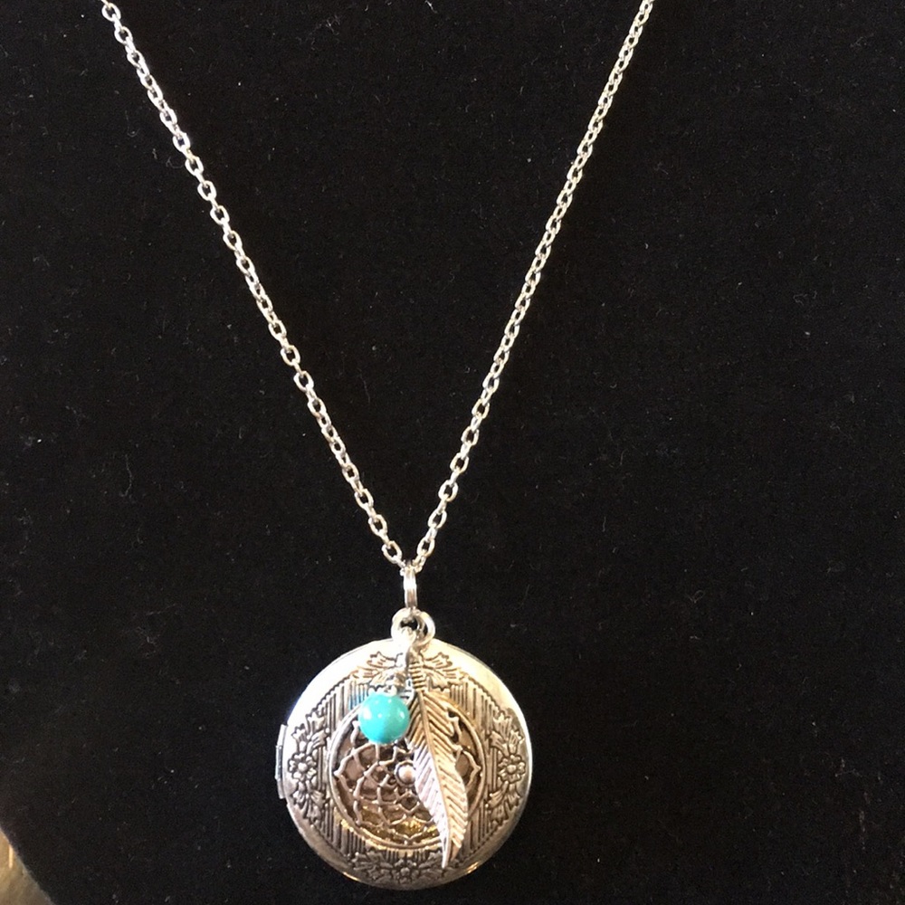 Aromatherapy essential oils diffuser necklace - Picture 1 of 7